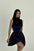 Mini-robe en velours bleu marine – Élégance sensuelle et intemporelle