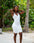 Robe Fourreau Plissée & Évider Femme – Col Incliné Sans Manches, Élégante et Sexy
